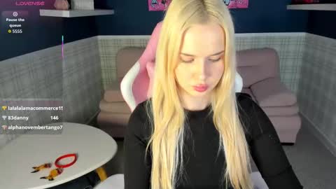 Nicoletta online show from 01.18.26