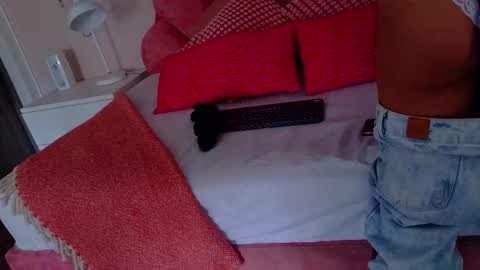 Snapshot of nicoletcherry__ chatting on 11.18.25 N I C O L E T online show from 11.18.25