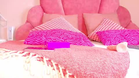 Snapshot of nicoletcherry__ chatting on 11.25.25 N I C O L E T online show from 11.25.25