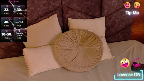 Snapshot of nicoletcherry__ chatting on 11.29.25 N I C O L E T online show from 11.29.25