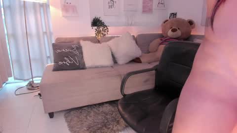 Nicolle online show from 02.26.25