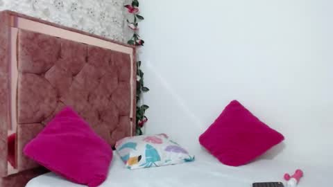 Snapshot of nicolle_gomes chatting on 09.12.25 nicolle gomes online show from 09.12.25