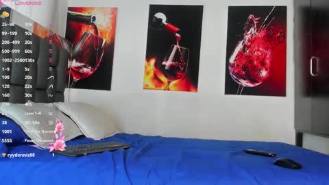 nicolle_hanks1 online show from 11.13.25