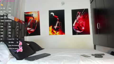 nicolle_hanks1 online show from 03.31.26