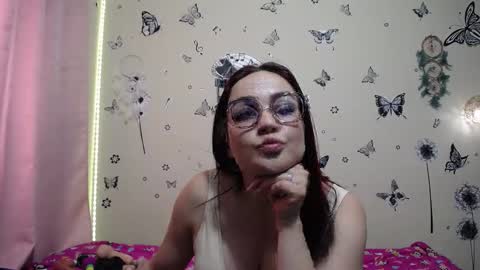 Snapshot of nicolle_sky chatting on 11.01.25 nicolle_sky online show from 11.01.25