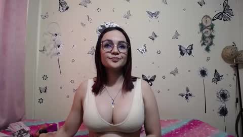 Snapshot of nicolle_sky chatting on 12.02.25 nicolle_sky online show from 12.02.25
