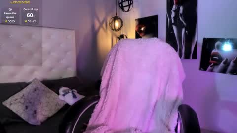 Nicolle online show from 12.14.25