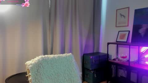 Snapshot of nicollefarrey chatting on 02.07.26 Kim online show from 02.07.26