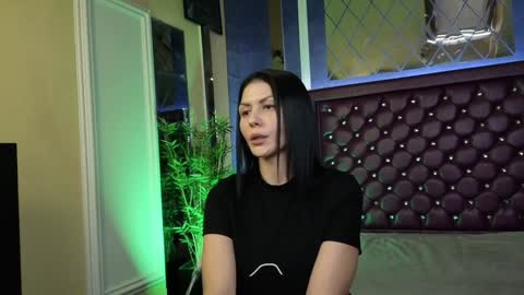 Nicolle online show from 12.10.24