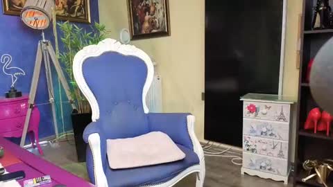 Nicolle online show from 03.05.25