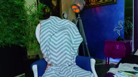 Nicolle online show from 11.03.25