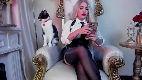 Snapshot of nicollette_miller chatting on 12.03.25 Nicollette Miller online show from 12.03.25