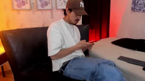 Snapshot of nicopapi_ chatting on 12.15.25 nico online show from 12.15.25