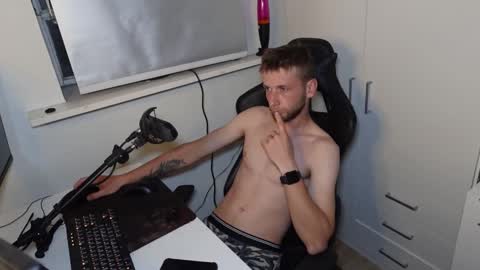 Snapshot of nicramga chatting on 10.14.25 nicramga online show from 10.14.25