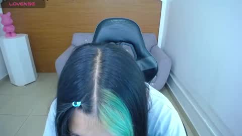 Snapshot of nicte_t chatting on 10.03.25 Nic online show from 10.03.25