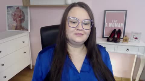 Snapshot of nightholly chatting on 02.18.26 Holly online show from 02.18.26