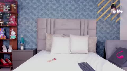 NiiaMoore online show from 11.20.25