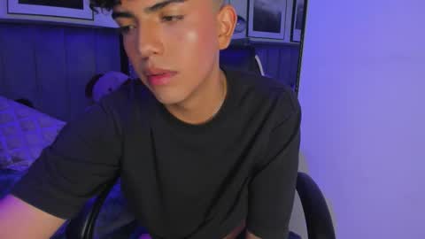 Snapshot of niick_twink chatting on 10.31.25 niick_twink online show from 10.31.25