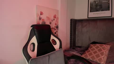 Snapshot of niick_twink chatting on 12.15.25 niick_twink online show from 12.15.25