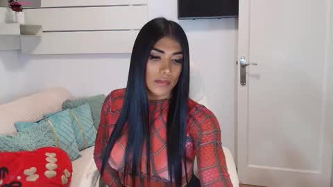 Nicolle Bustamante online show from 10.10.25
