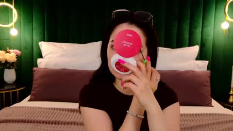 Snapshot of nikaflowers chatting on 06.30.26 Nika online show from 06.30.26