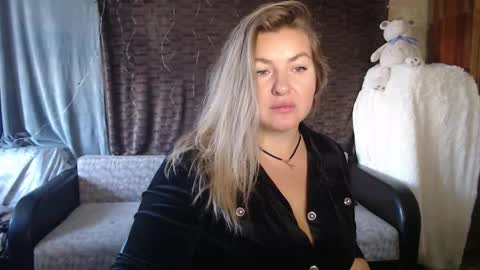 Snapshot of nikaskylink chatting on 10.08.25 Nika online show from 10.08.25