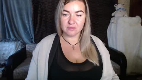 Snapshot of nikaskylink chatting on 10.15.25 Nika online show from 10.15.25