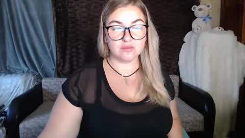Snapshot of nikaskylink chatting on 10.21.25 Nika online show from 10.21.25
