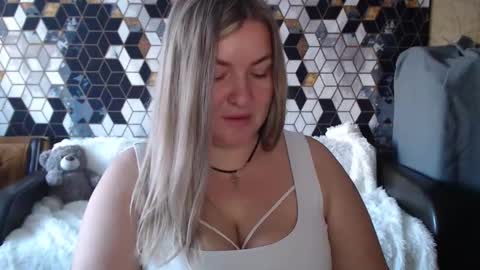 Snapshot of nikaskylink chatting on 02.11.26 Nika online show from 02.11.26