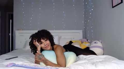 Snapshot of nikayasworld chatting on 10.28.25 nikayasworld online show from 10.28.25