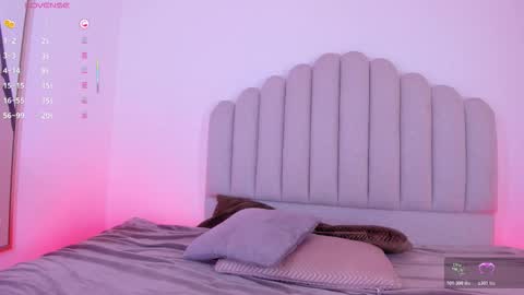 Snapshot of nikki_angel_ chatting on 12.04.25 NIkki Angel online show from 12.04.25