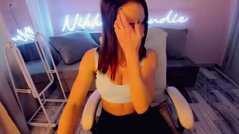 nikki_blondiee online show from 01.03.25