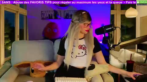 Snapshot of nikki_goldberg chatting on 11.12.25 Kitty Chatte online show from 11.12.25