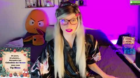 Snapshot of nikki_goldberg chatting on 11.30.25 Kitty Chatte online show from 11.30.25