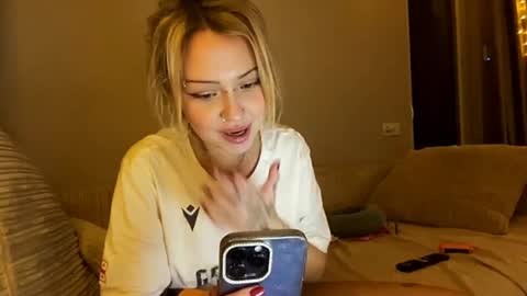 Snapshot of nikki_whatever chatting on 12.24.24 nicolette online show from 12.24.24