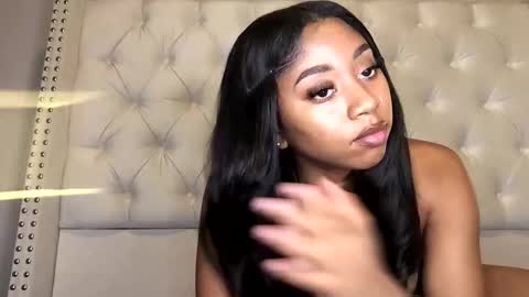 NikkiB online show from 02.05.25