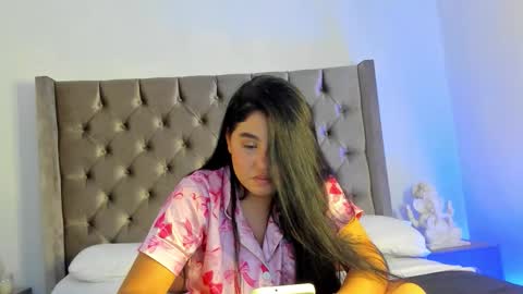 nikkibotero online show from 11.17.25