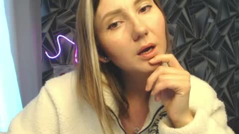 Snapshot of nikkikiss___ chatting on 06.19.26 nikkikiss___ online show from 06.19.26