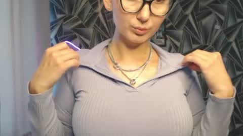 Snapshot of nikkikiss___ chatting on 06.21.26 nikkikiss___ online show from 06.21.26