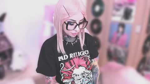 Snapshot of nikkiramone chatting on 01.07.26 Nikki Ramone online show from 01.07.26