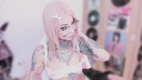 Snapshot of nikkiramone chatting on 01.13.26 Nikki Ramone online show from 01.13.26