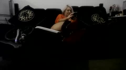 Niquita Sparkles online show from 02.05.25