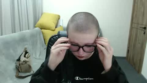 Snapshot of nikkysnow chatting on 09.17.25 nikkysnow online show from 09.17.25