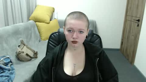 Snapshot of nikkysnow chatting on 09.19.25 nikkysnow online show from 09.19.25