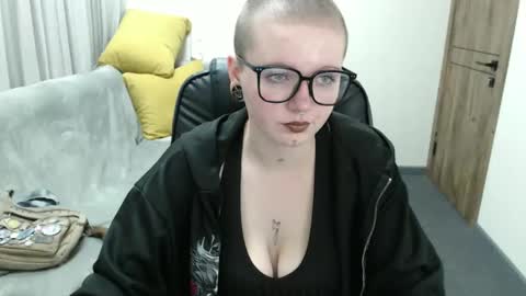 Snapshot of nikkysnow chatting on 09.20.25 nikkysnow online show from 09.20.25