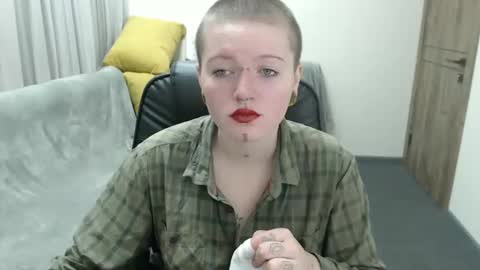Snapshot of nikkysnow chatting on 09.26.25 nikkysnow online show from 09.26.25