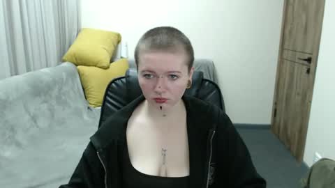 Snapshot of nikkysnow chatting on 10.04.25 nikkysnow online show from 10.04.25
