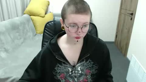 Snapshot of nikkysnow chatting on 10.14.25 nikkysnow online show from 10.14.25