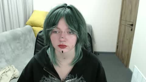Snapshot of nikkysnow chatting on 10.17.25 nikkysnow online show from 10.17.25