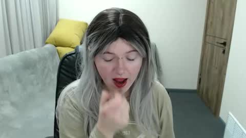 Snapshot of nikkysnow chatting on 10.19.25 nikkysnow online show from 10.19.25